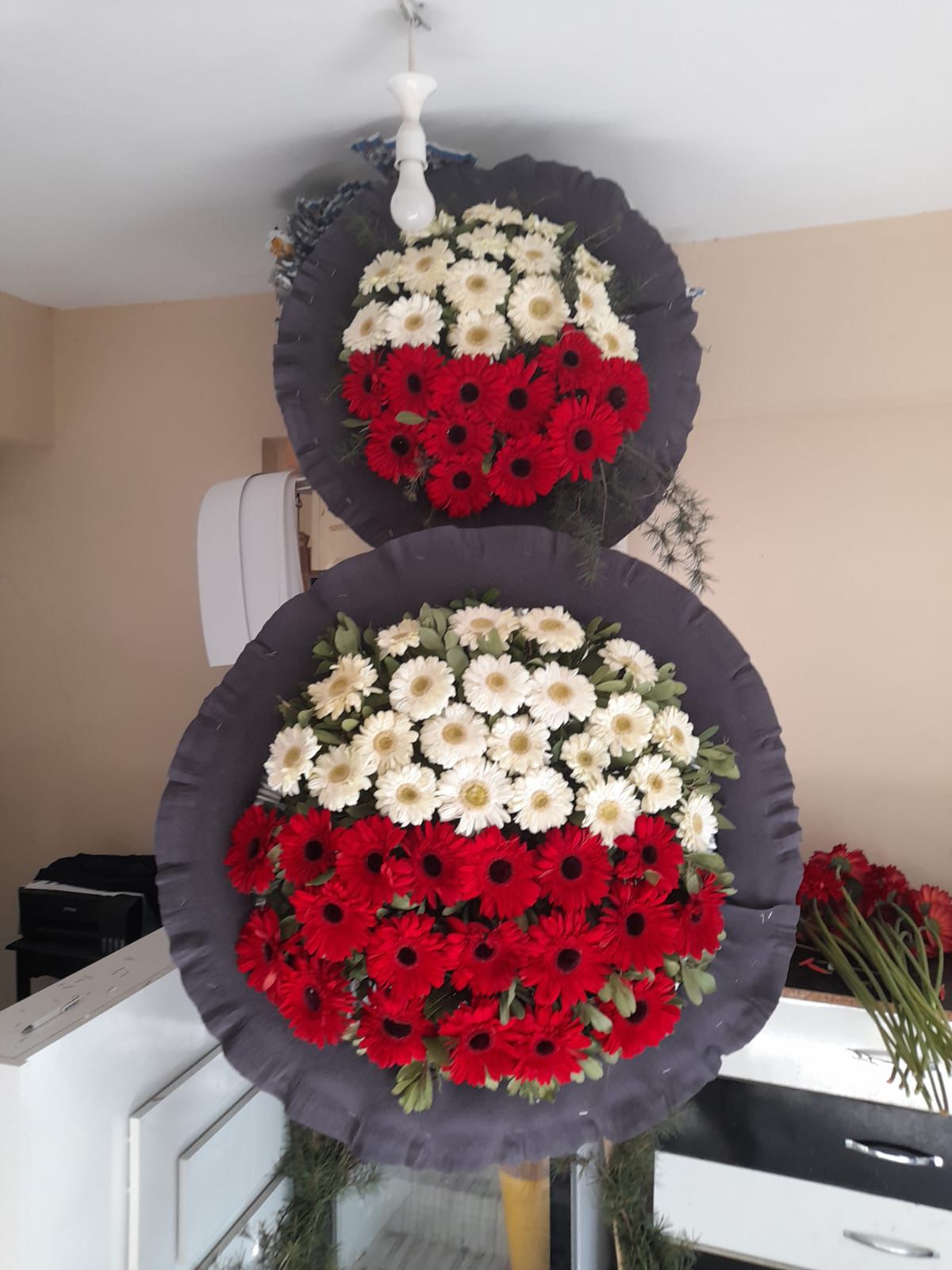 Yuvarlak Çiftli Model Canlı Kırmızı Beyaz Cenaze Çelenk